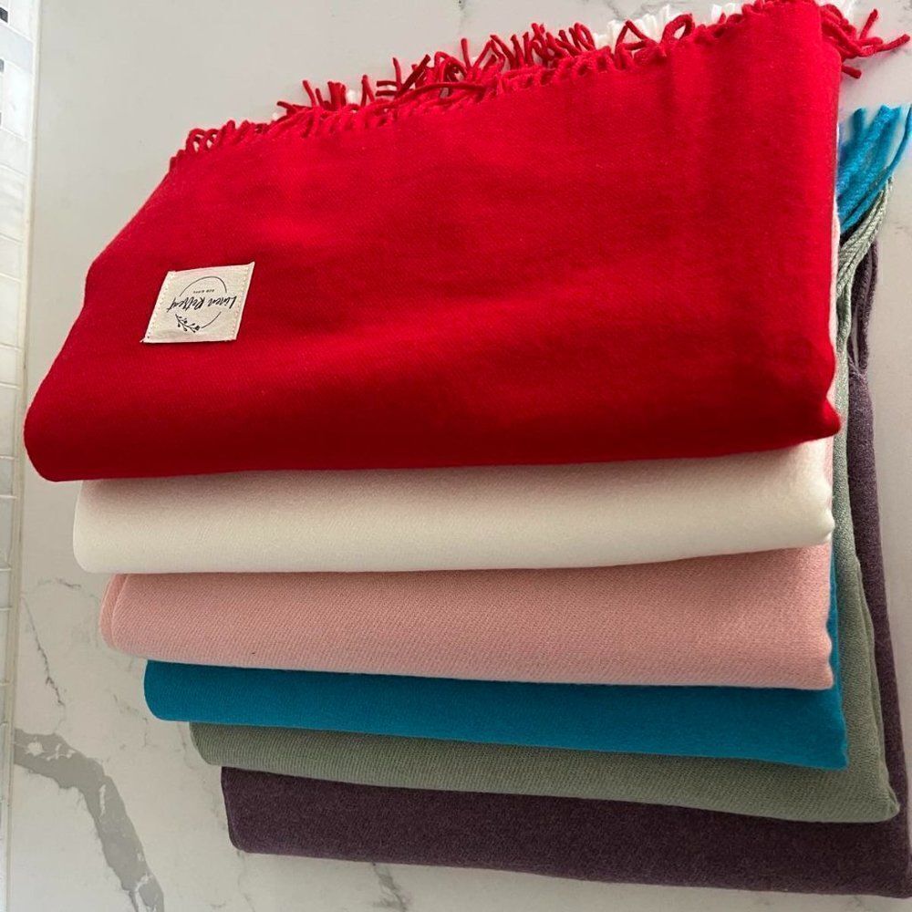 Soft warm scarf is a mixture of acrylic and cashmere condition is new - Picture 8 of 10